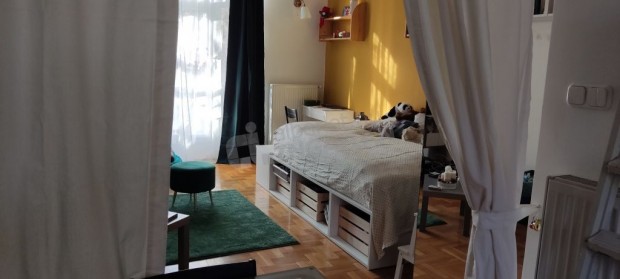 III. ker�let Hunor utc�ban 35 m2-es 1 szob�s, FRISSEN FEL�J�TOTT