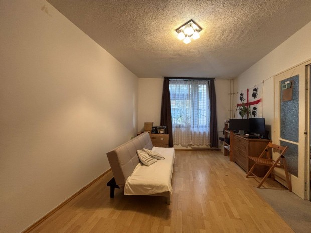 II., Fillér utcában újszerű házban kiadó másfél szobás lakás