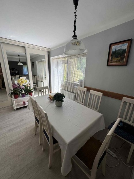 II. ker�let, Asz� utca, 148 m2-es, csal�di h�z, 6 szob�s, j� �llapot�