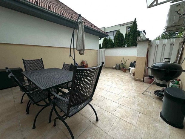 II. ker�let, Honfoglal�s utca, 172 m2-es, csal�di h�z, 5+1 szob�s