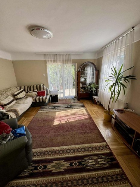 II. ker�let, J�zsef Attila �tja, 96 m2-es, csal�di h�z, 2 szob�s