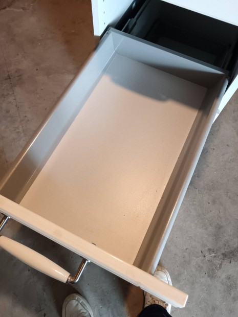 IKEA Faktum 40 cm-es, fi�kos szekr�ny, el�lappal, foganty�val