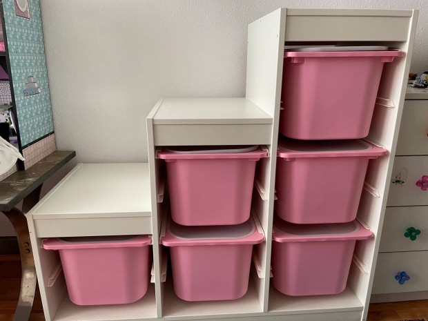 IKEA Gyerekbtor - szekrny rzsaszn dobozokkal