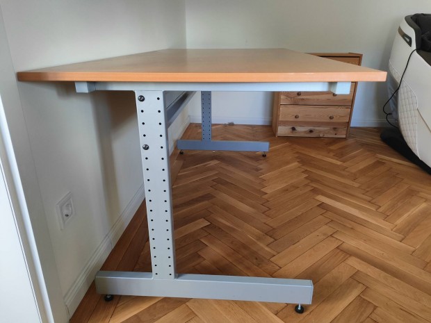 IKEA Jerker asztal 