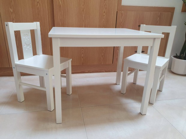 IKEA Kritter gyerekasztal + 2 Kritter gyerekszék