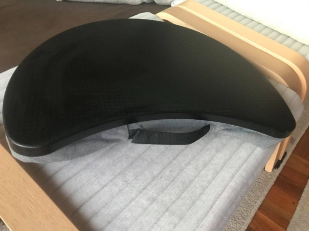 IKEA Lack lebegőpolcok (2 db, 110x26cm) és Byllan laptoptartó együtt