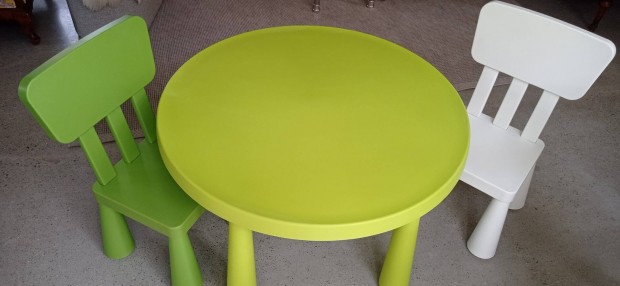 IKEA Mammut gyerek asztal két székkel