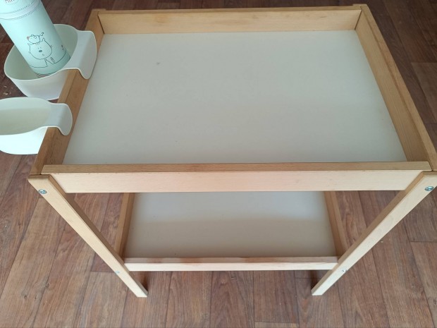 IKEA Sniglar pelenkázóasztal alátéttel, tárolókkal és termosszal