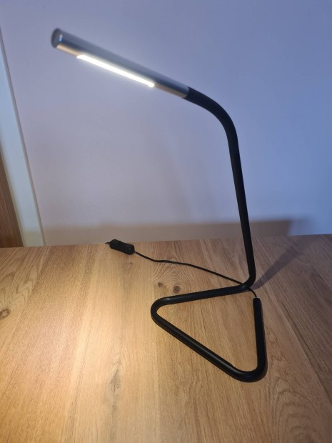 IKEA asztali lmpa fekete vagy fehr sznekben