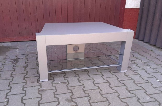 IKEA-ban vsrlt vegpolcos tv llvny, asztal