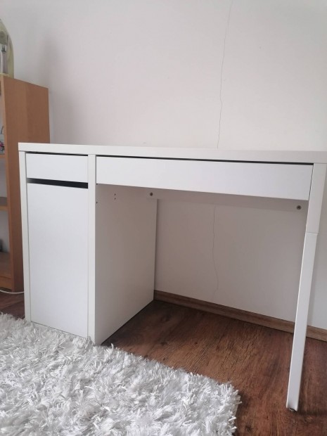 IKEA rasztal fehr.  j71@gmail.com