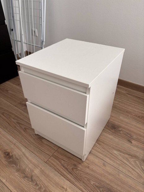 IKEA-s jjeliszekrny