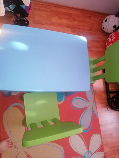 IKEA s mammut asztal+ 2 szk 