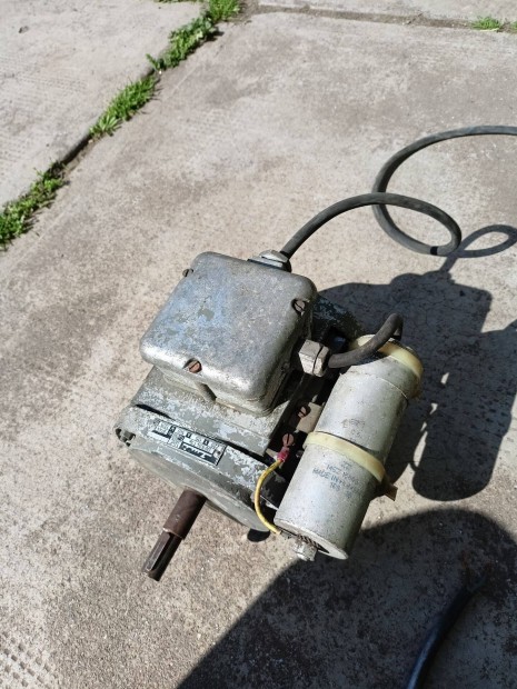 IMI gyártmányú 1 fázisú 220 Voltos 140 W-os villanymotor