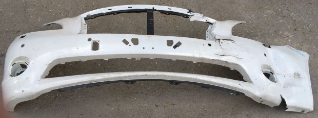 INFINITI M35 2010-2012 Első Lökhárító Enyhén sérült eladó