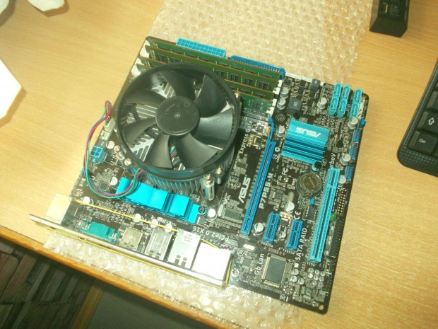 INTEL félkonfig eladó!