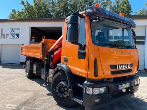 IVECO 180E 30K Palfinger 9002 daruval szerelve