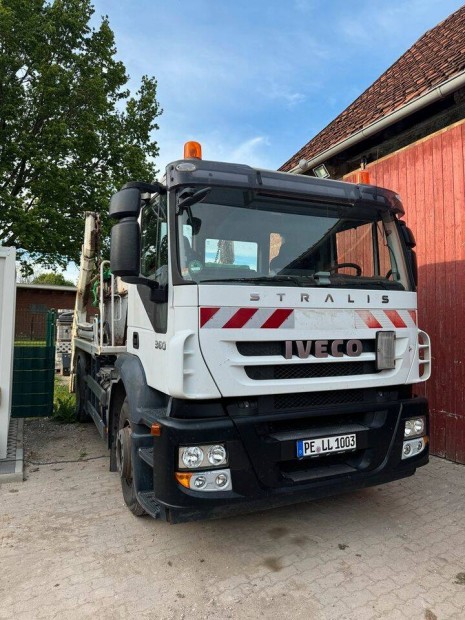 IVECO Strallis 190E36 kontneres