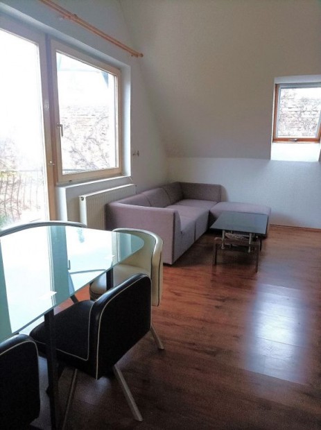 IV. Ker�let, De�k Ferenc utca, 77 m2-es, t�rsash�zi lak�s, 3 szob�s