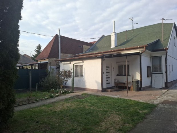 IV. Ker�let, F�ti �t, 140 m2-es, 2 gener�ci�s, csal�di h�z, 4+1 szob�s