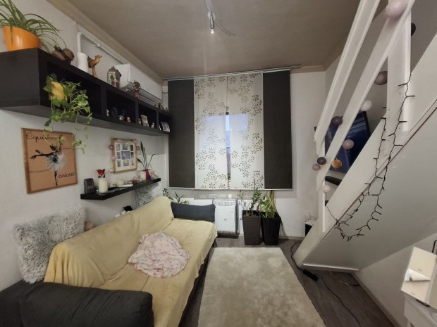 IV. Ker�let, Kl�ra utca, 44 m2-es, h�zr�sz, 1+1 szob�s, fel�j�tott /