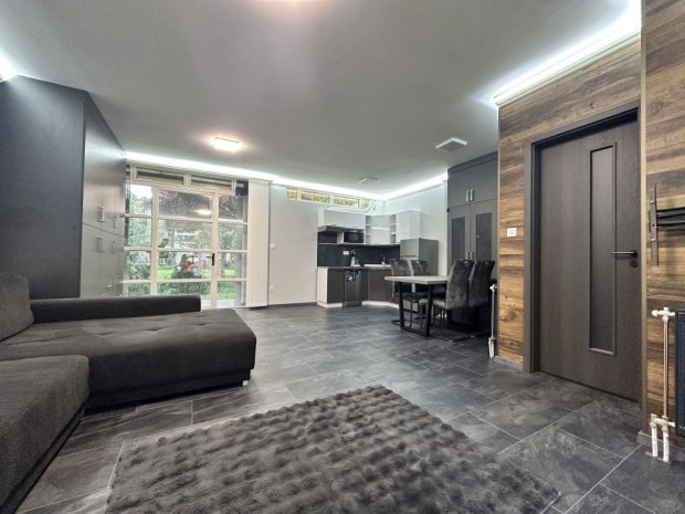 IV. Kerület, Nagyváradi Liget Lakópark, 46 m2-es, üzlethelyiség utcai