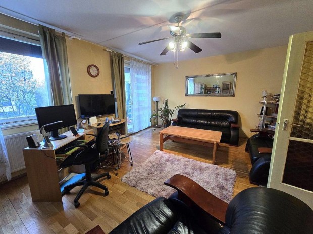 IV. Ker�let, R�zsabokor utca, 112 m2-es, sorh�z, 4+1 szob�s