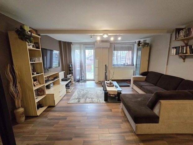 IV. Ker�let, Sz�chenyi t�r, 92 m2-es, t�rsash�zi lak�s, 4 szob�s