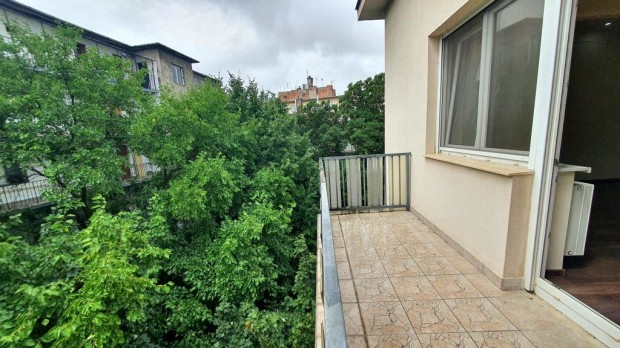 I. Kerlet, Csalogny utca, 91 m2-es, 4. emeleti, trsashzi laks