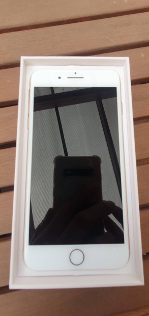 I phone 8 plus 64gb. Hibátlan, minimális szépséghibával.