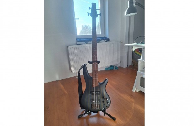 Ibanez SR300E 4 hros basszusgitr kiegsztkkel