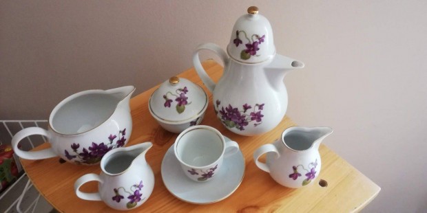 Ibolyás porcelánok