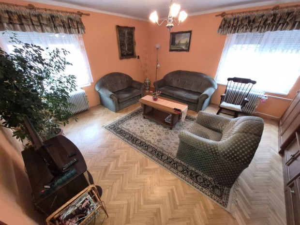 Ide�lis otthon nagyobb csal�dnak Als�zsolca sz�v�ben!