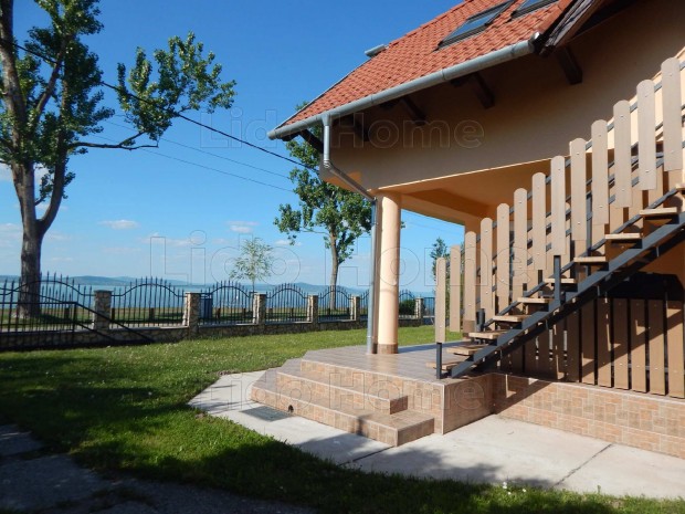Idilli csaldi hz Fonydon  kzvetlen Balaton-parti knyelem kt