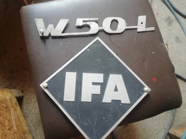Ifa w50 gyári aluminium felirat hűtőrács ra gyüjteménybe akár