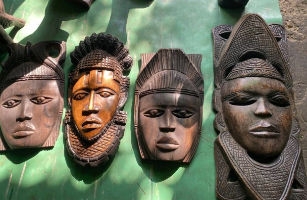 Igazi mahagni fbl kszlt afrikai szobrok eladk