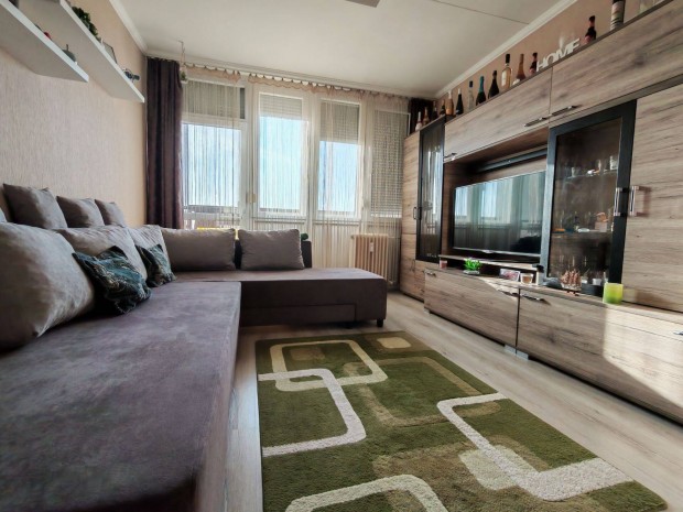 Ig�nyes Panor�m�s kil�t�ssal rendelkez� lak�s elad�