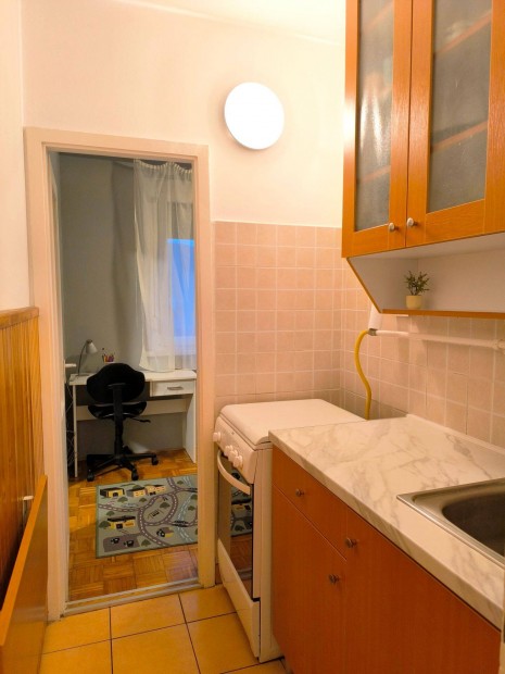 Ig�nyes, m�sf�l szob�s lak�s t�rt�nelmi panor�m�val