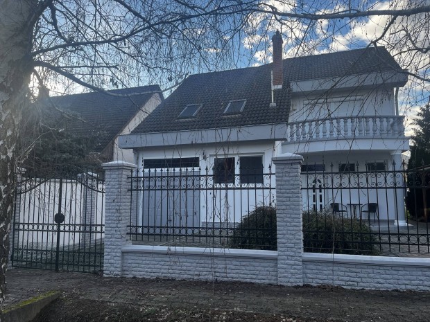 Ig�nyes csal�di h�z Kaposv�r csendes utc�j�ban elad�