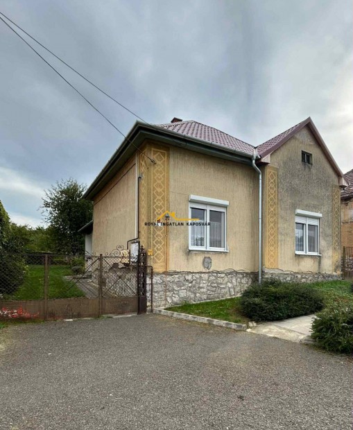 Ig�nyes csal�di h�z nagy telekkel!