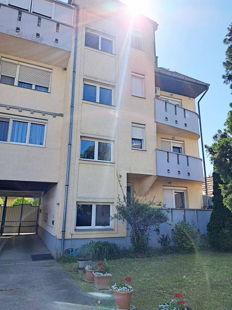 Igényes kis lakás belváros közelében Eladó!