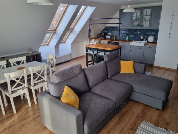 Ig�nyesen berendezett lak�s medenc�s t�rsash�zban elad�!