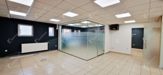 Ig�nyesen fel�j�tott, 114 m2-es irodahelyis�g kiad� a Zsolcai kapuban!