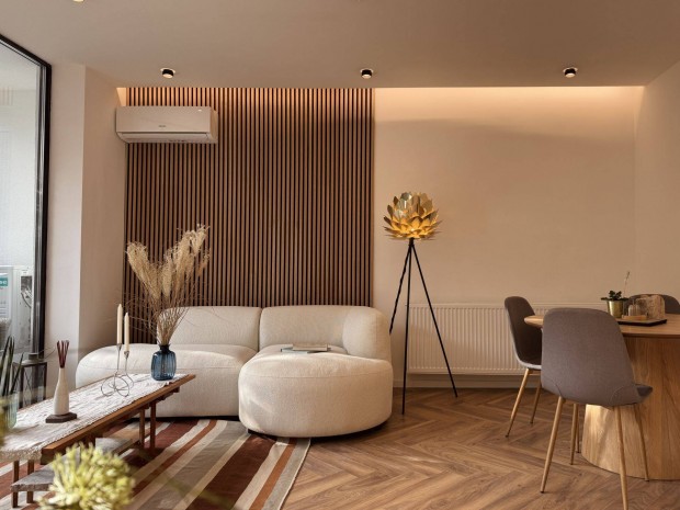 Ig�nyesen fel�j�tott, egyedi tervez�s� lak�s Z�ldm�lon