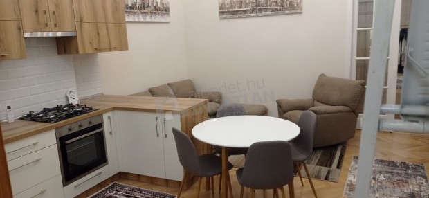 Ig�nyesen fel�j�tott h�romszob�s lak�s a J�zsef k�r�ton kiad�!