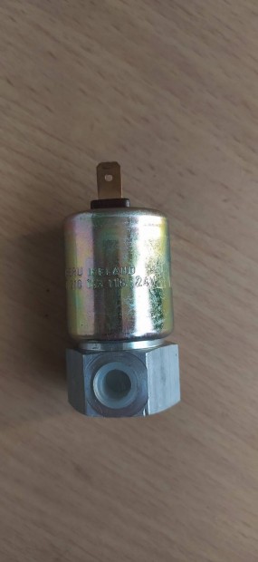 Ikarus 200 Beru �j m�gnes l�ngizz�t� m�gnes 24V �j