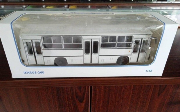 Ikarus 260 bolygo ajtos "Szovjet Autobusz" kisbusz modell 1/43 Elad