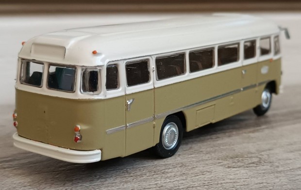 Ikarus 311 Mvaut busz modell 1:72