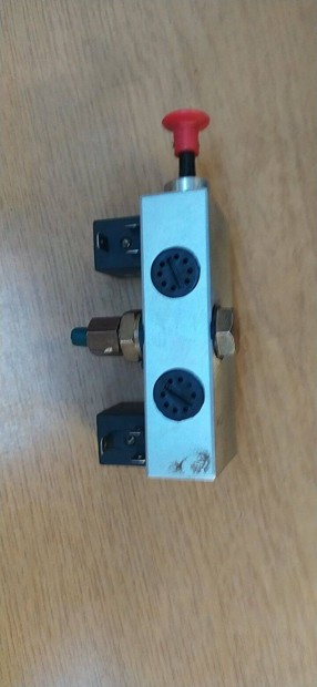 Ikarus busz ajt�nyit� m�gnesszelep nyit� z�r� szelep egys�g mechman