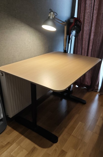 Ikea Bekant rasztal + lampa, tkkletes allapot